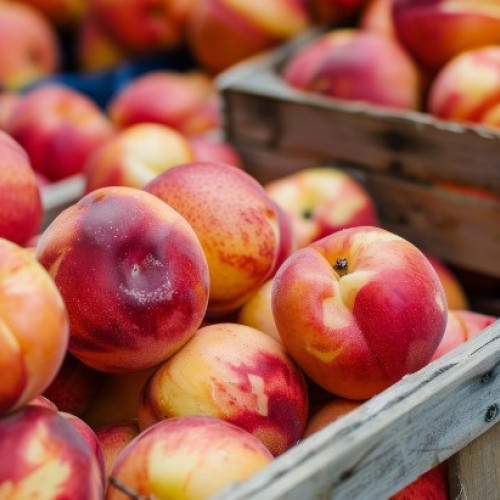 Autoritatea Națională pentru Protecția Consumatorilor a descoperit nectarine cu pesticide periculoase
