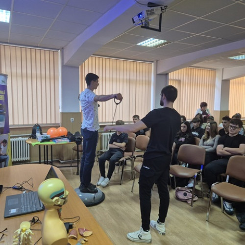 Elevii din Brașov beneficiază de un nou modul de educație preventivă posturală