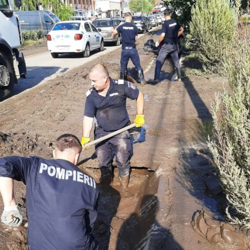 Pompierii vranceni intervin pentru ajutorul comunităților afectate de inundații