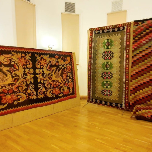 Muzeul Botoșani participă la expoziția națională "Tehnici tradiționale de realizare a scoarțelor"