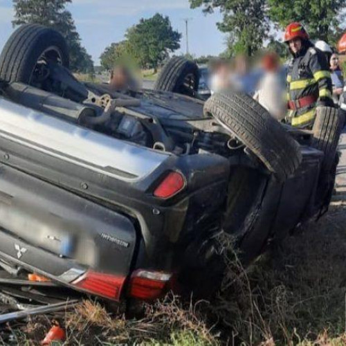 Accident rutier grav în Dorohoi: două persoane transportate la spital