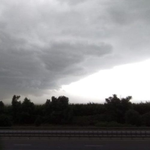 Avertizări de vijelie și ploi torențiale în România