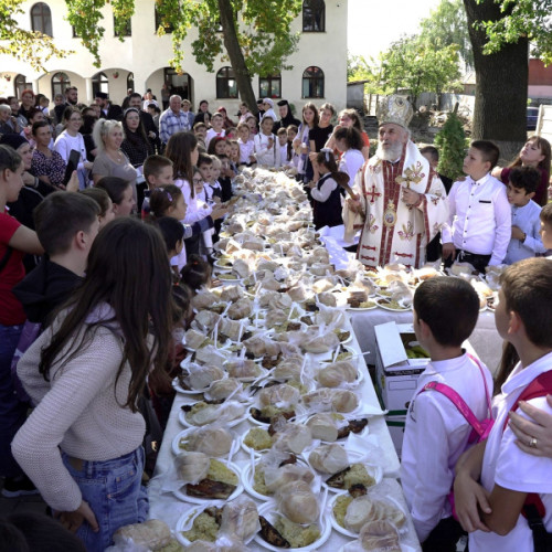 Localnicii din Pechea s-au rugat alături de Arhiepiscopul Casian, după inundații devastatoare