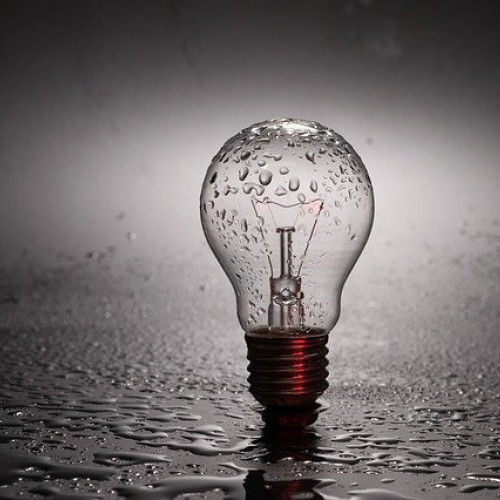 Aproape 28.000 de consumatori fără electricitate în urma incidentelor pe rețelele electrice