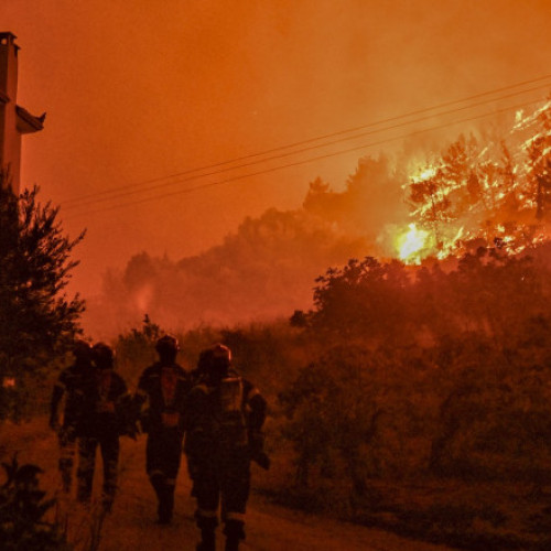 Incendiu devastator în apropierea orașului Corint: doi morți și evacuări în masă