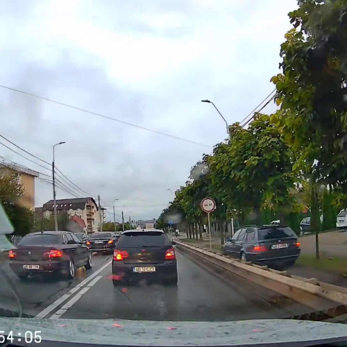 Poliția din Alba Iulia amendează un șofer surprins pe pista de biciclete