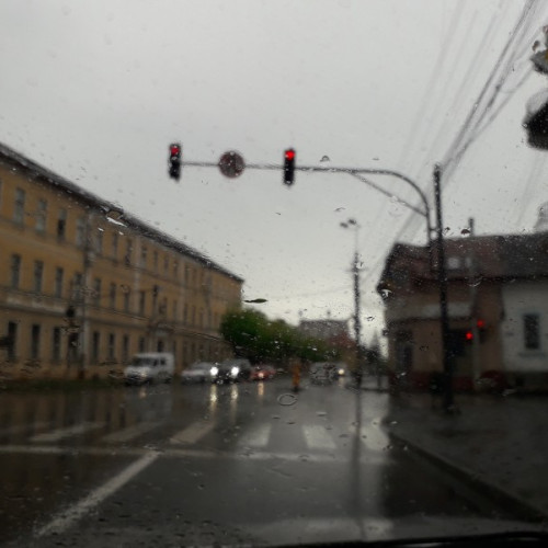 Cantitatea de apă căzută în județul Mureș nu a creat probleme, însă alte zone au avut nevoie de intervenția pompierilor