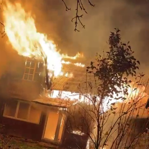 Localnic din Frasin reținut după ce a incendiat o casă din cauza unor neînțelegeri cu rudele