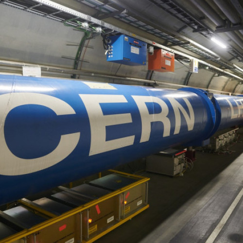 CERN își suspendă cooperarea cu oamenii de știință ruși și belaruși