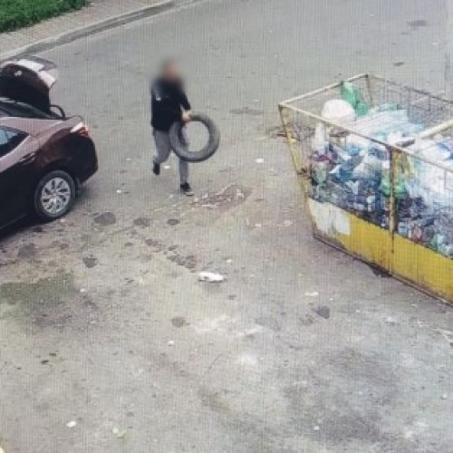 Botoșănean amendat pentru abandonarea anvelopelor la gunoi