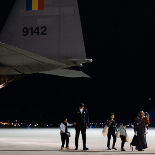 Premierul Marcel Ciolacu alături de copiii afectați de conflictul din Fâșia Gaza