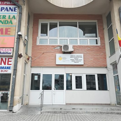 Doi tineri surprinși în centrul Botoșaniului, tentativa de furt dejucată de poliție