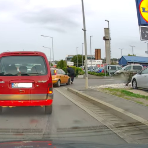 Incident pe Calea Baciului: Tânăr pe trotinetă aproape victima unui accident