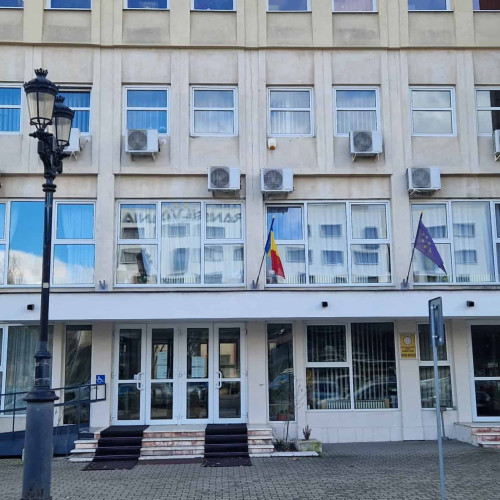 Femeie din Alba, ridicată de acasă de un fals polițist