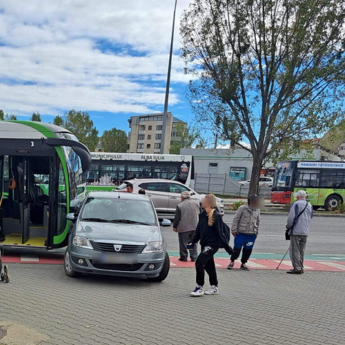 Accident între un autobuz și un autoturism în Alba Iulia
