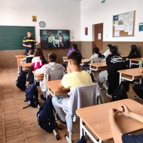 Activități preventive ale poliției pentru sporirea siguranței școlare în Arad