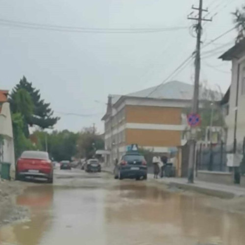 Străzile din Focșani se transformă în adevărate capcane în timpul toamnei