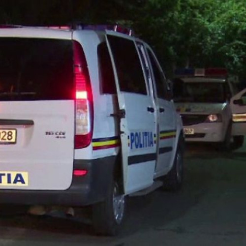 Trei tineri din Dorohoi arestați pentru furt de haine