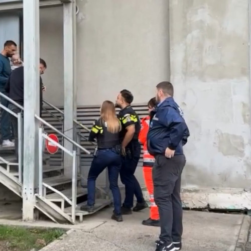 Tânără de 24 de ani din Botoșani amenință că se sinucide la mall