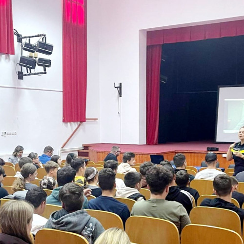 Activități preventive în școli pentru peste 2.300 de elevi din Botoșani