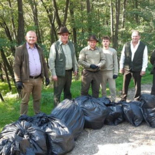 110 angajați ai Direcției Silvice Vaslui și 400 de voluntari au participat la o acțiune de curățenie generală
