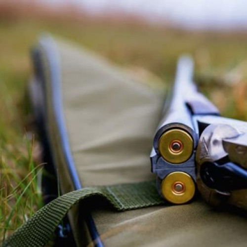 Un bărbat din Argeș a fost găsit mort, împușcat cu arma de vânătoare