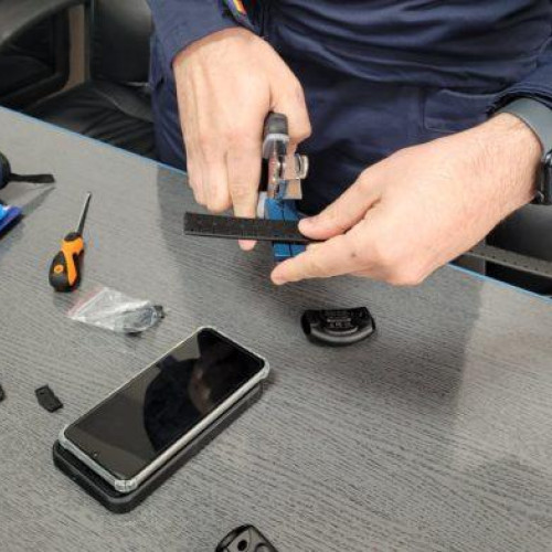 Brățările pentru monitorizarea agresorilor au ajuns la Botoșani