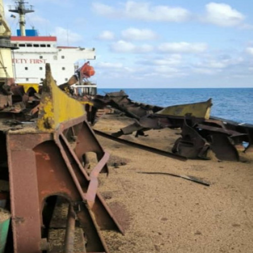 Piloti ruși lovesc din greșeală nava de cereale Aya în Marea Neagră