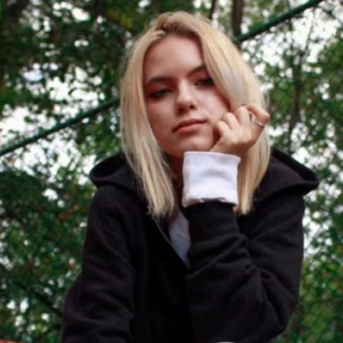 Studenta din Focșani se confruntă cu discriminarea în învățământul universitar din cauza unei boli