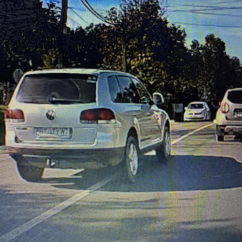 Sofer căutat de poliție după o depășire periculoasă pe drumul din Botoșani