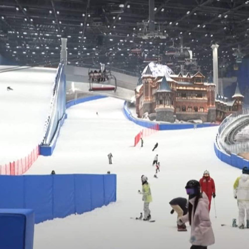 Cea mai mare stațiune de schi acoperită din lume a fost deschisă în China