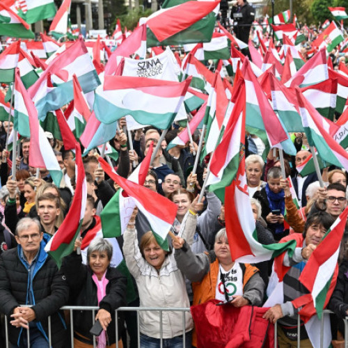 Mii de unguri protestează împotriva televiziunii de stat