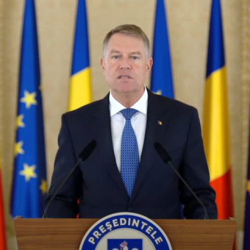 Klaus Iohannis decorează unități de învățământ de Ziua Mondială a Educației