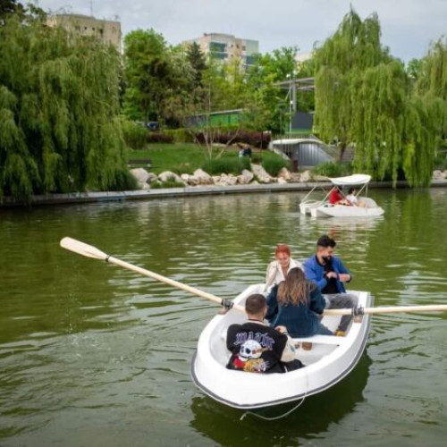 Ultima zi pentru plimbări pe lacul din Parcul Drumul Taberei