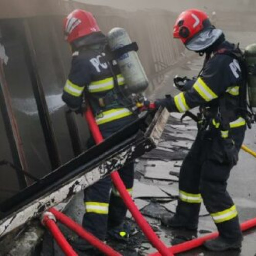 Intervenție extinsă a pompierilor la un incendiu izbucnit la Intreprinderea de Rulmenti Bârlad