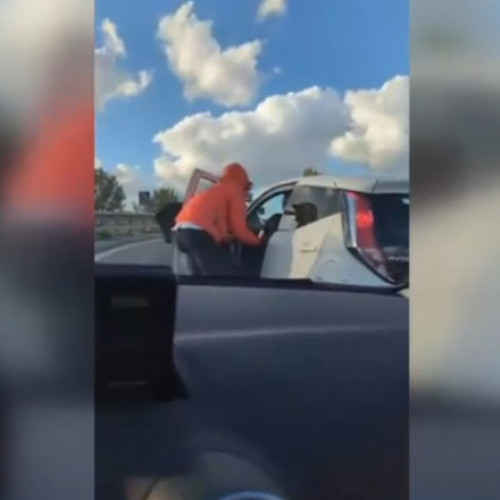 Tentativă de furt de mașină într-un ambuteiaj lângă Napoli