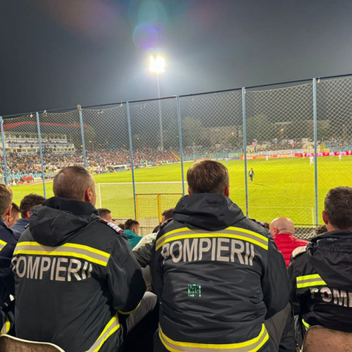 Pompierii militari, eroii comunității, onorați la meciul de fotbal de la Galați