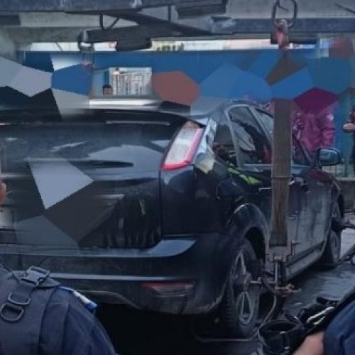 Mașină ridicată de Poliția Locală pentru blocarea accesului la Stadionul Municipal