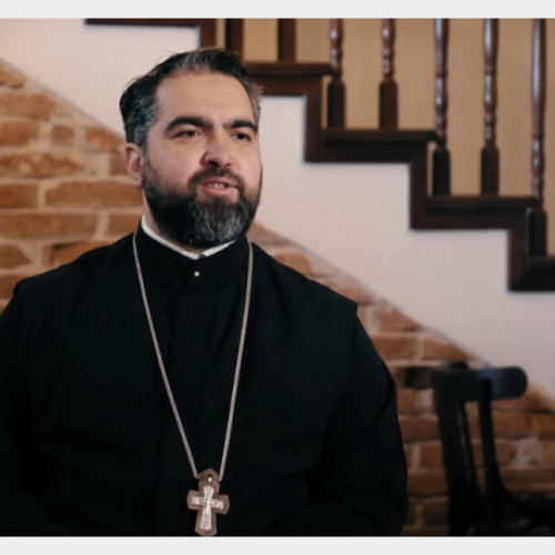 Preotul-regizor Ciprian Mega a fost exclus din cursa prezidențială