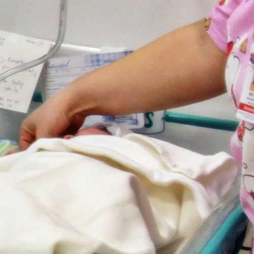 Mamici din Botoșani primesc indemnizația maximă de creștere a copilului