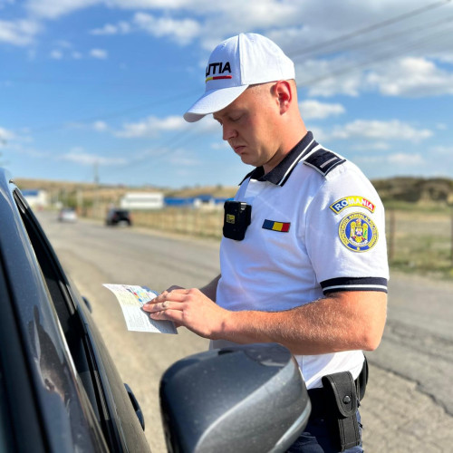 Controale rutiere în Darabani: autoturism prins cu autorizația expirată