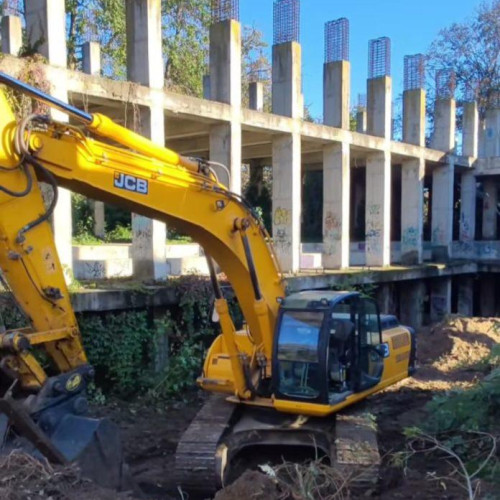 Demolarea Băii Centrale din Botoșani a început