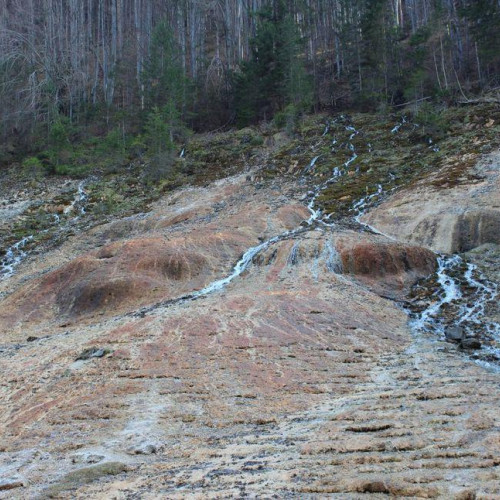 Cascada Urlatoarea, un loc fermecător la poalele Munților Ciucas