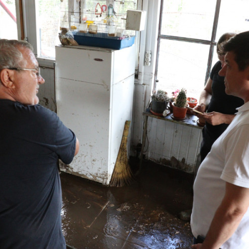 Ajutoare guvernamentale pentru familiile afectate de inundațiile din septembrie