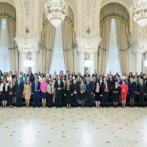 Liceu și școală din județul Botoșani decorate de președintele României de Ziua Educației