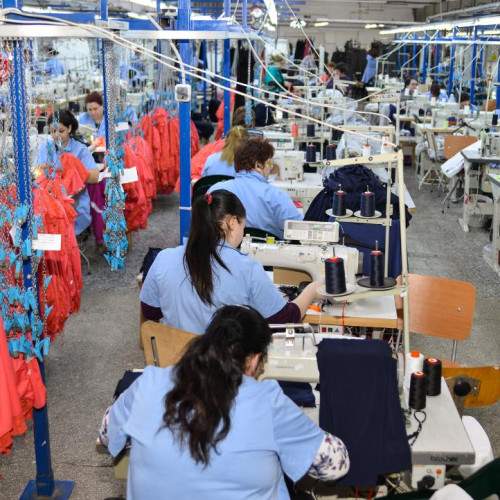 Îngrijorări privind desființarea firmelor din industria textilă