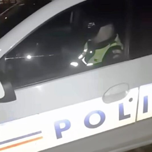 Imagini surprinse cu o patrulă MAI dormind în mașină, verificări în curs