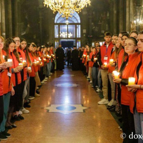 53.000 de pelerini au venit la racla cu moastele Sfintei Cuvioase Parascheva