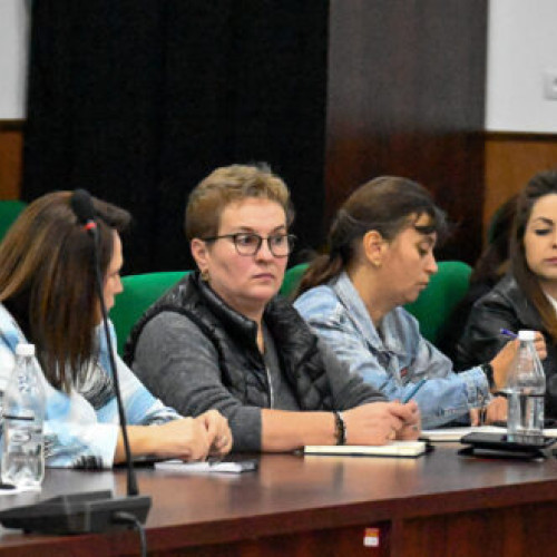 Autoritățile locale discută despre îmbunătățirea serviciilor de asistență socială