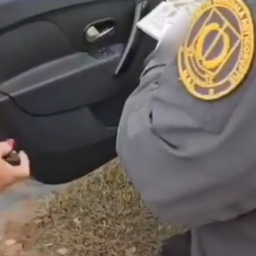 O șoferiță din Suceava a încercat să mituiască doi polițiști în Botoșani